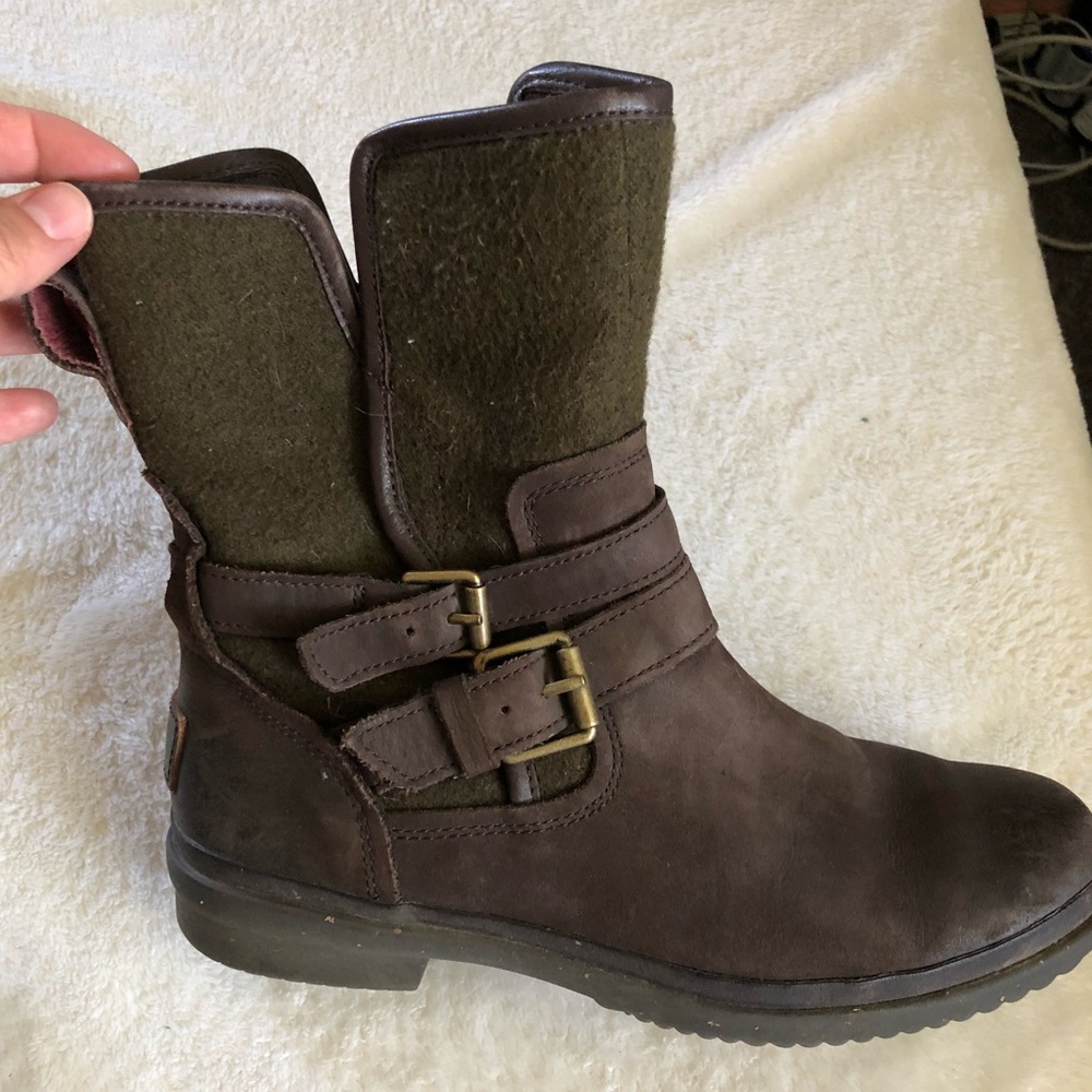 Ugg Simmons bootie in cognac/green